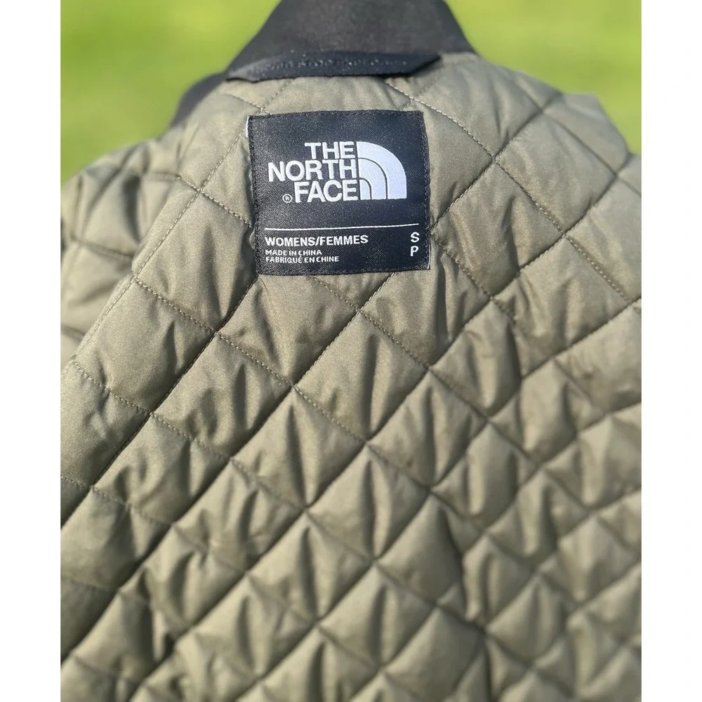 The North‎ Face Women's Size Small Barstool Bomber Jacket Camo